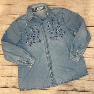 Vintage Passion-I Denim Button down with embroidered flowers Size Medium